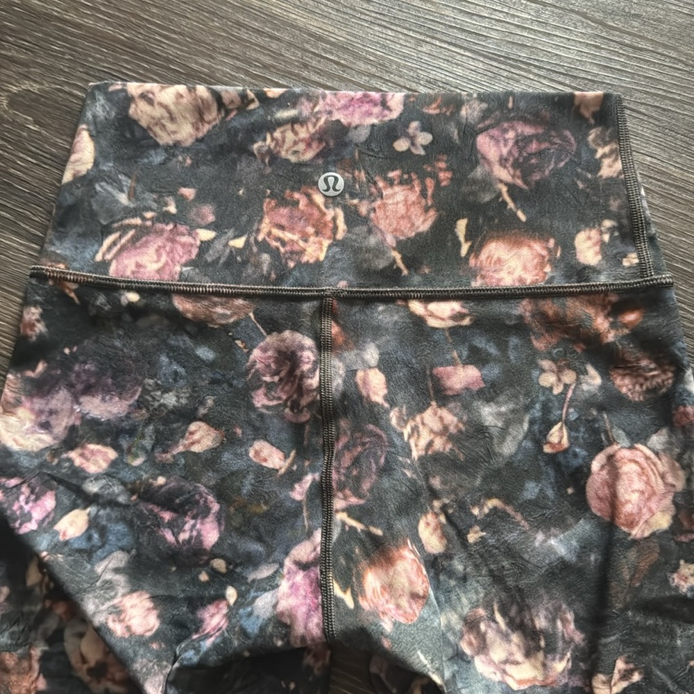 Lululemon Leggings Size 4 With Floral Pattern and 27” Inseam